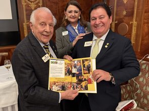 Presentation Lions Lunch book to IPIP Oliveira